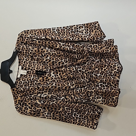 White & Black  Blouse leopard print 3/4 Sleeves Lightweight sheer  NWT - Picture 2 of 9